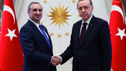 Diplomatischer Händedruck: Na'eh (l.) und Erdogan sprechen von einer neuen Phase der Beziehungen