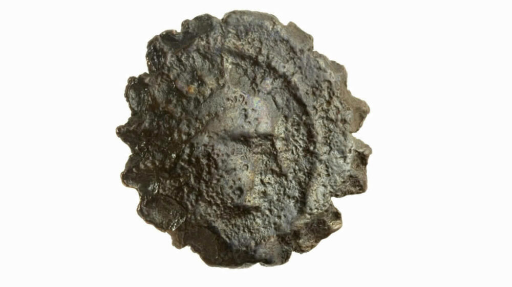 Die Bronze-Münze zeigt auf der einen Seite das Abbild des Antiochus IV. Epiphanes