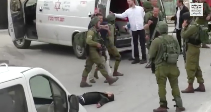 Kurz vor dem Kopfschuss: Hier liegt der Palästinenser auf dem Boden