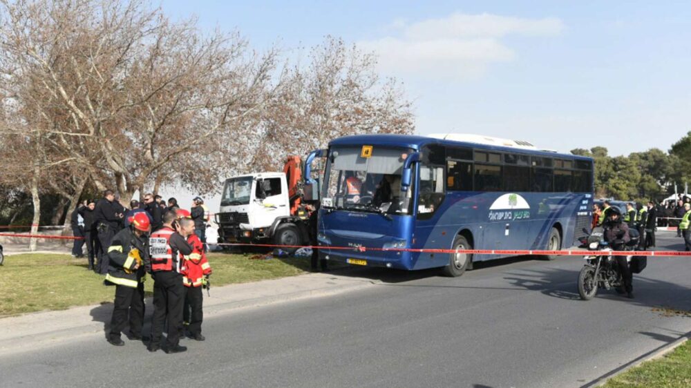 Ort des Anschlags: Mit dem weißen Lastwagen tötete ein Palästinenser vier Israelis