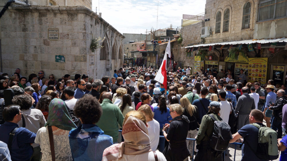 An Festen wie Ostern zieht es besonders viele Touristen aus aller Welt nach Israel, unter anderem, um an den Karfreitagsprozessionen teilzunehmen