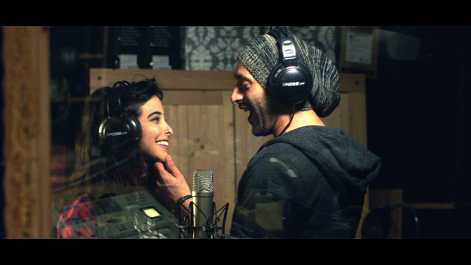 Manar und Kareem im Aufnahmestudio