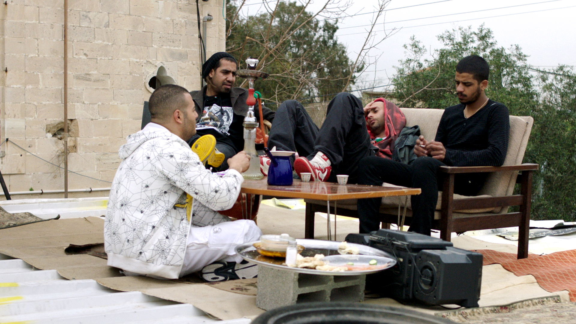 Rückzugsort: Kareem und seine Freunde entspannen auf dem Dach