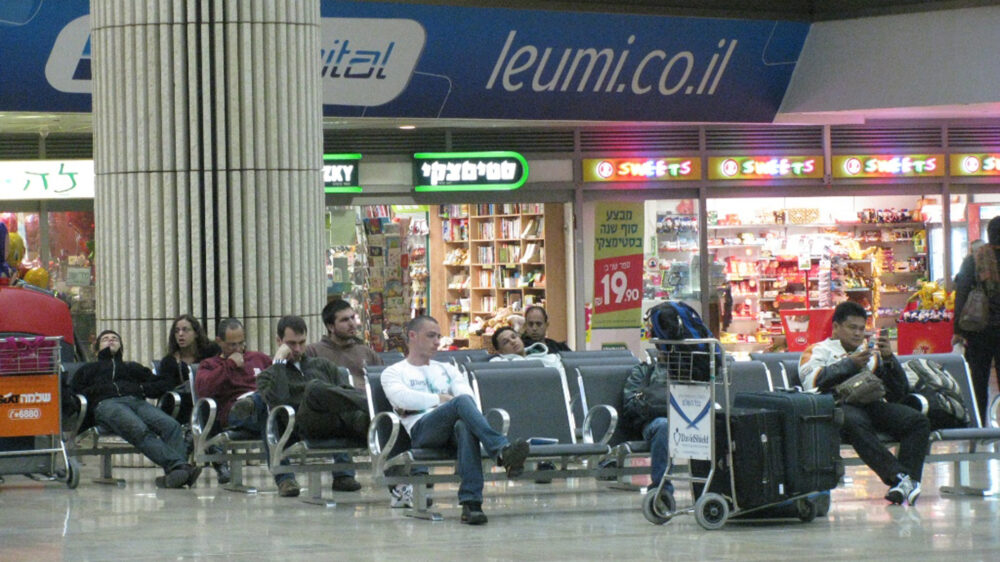 Auch an israelischen Flughäfen herrscht Unklarheit, was der Einreisestopp des US-Präsidenten für Bürger mit arabischen Wurzeln genau bedeutet