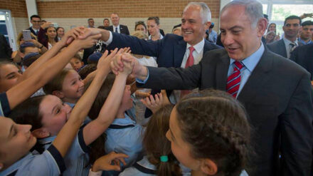 Gute Stimmung: Benjamin Netanjahu und Malcolm Turnbull beim Besuch einer jüdischen Schule.
