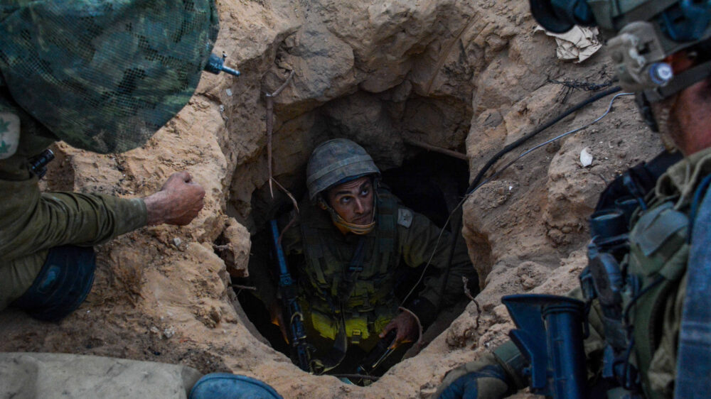 Eine Fallschirmeinheit hat in der Operation „Starker Fels“ einen Terrortunnel der Hamas im Gazastreifen gefunden