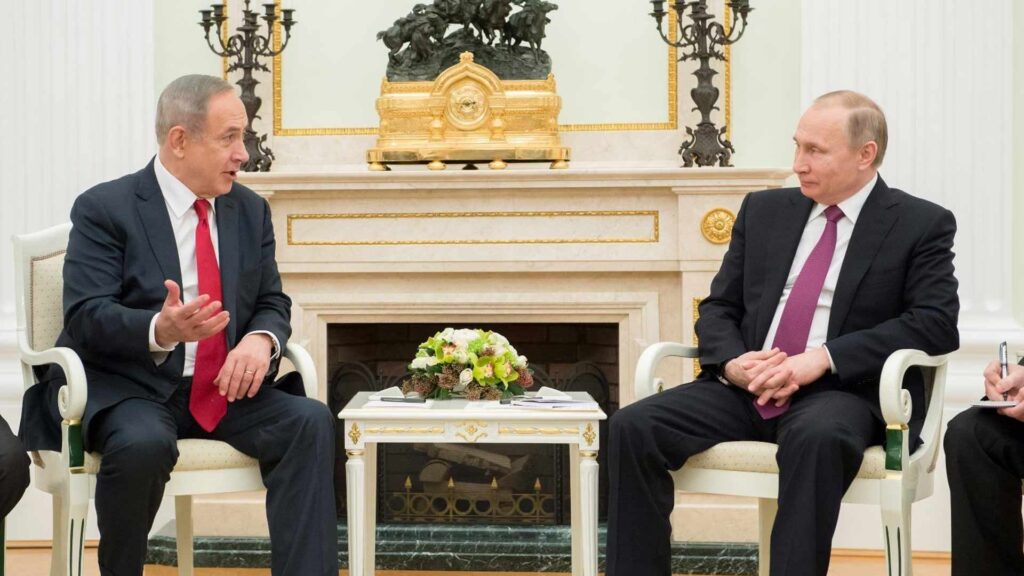Netanjahu (l.) präsentiert Putin den israelischen Standpunkt