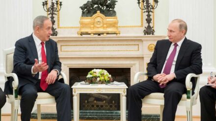Netanjahu (l.) präsentiert Putin den israelischen Standpunkt