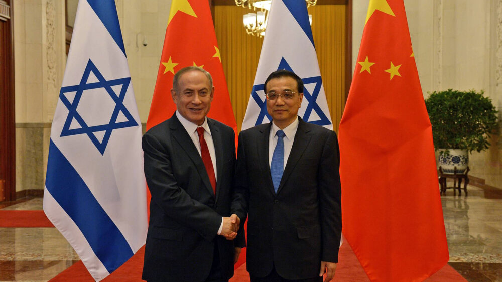 Zum Auftakt seines Besuches in China traf Netanjahu den chinesischen Premierminister Li (r.)