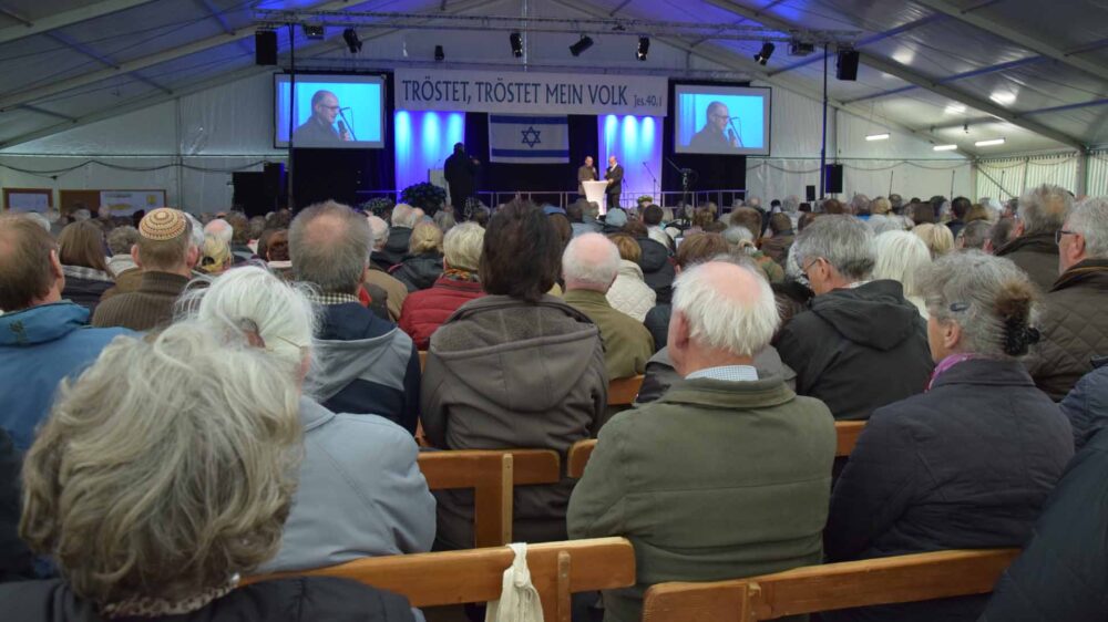 Etwa 1.000 Israel-Freunde sind am 1. Mai nach Maisenbach gekommen