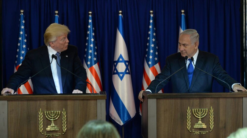Man versteht sich: US-Präsident Trump (l.) und der israelische Regierungschef Netanjahu bekräftigen ihre Zusammenarbeit im Kampf gegen Terror