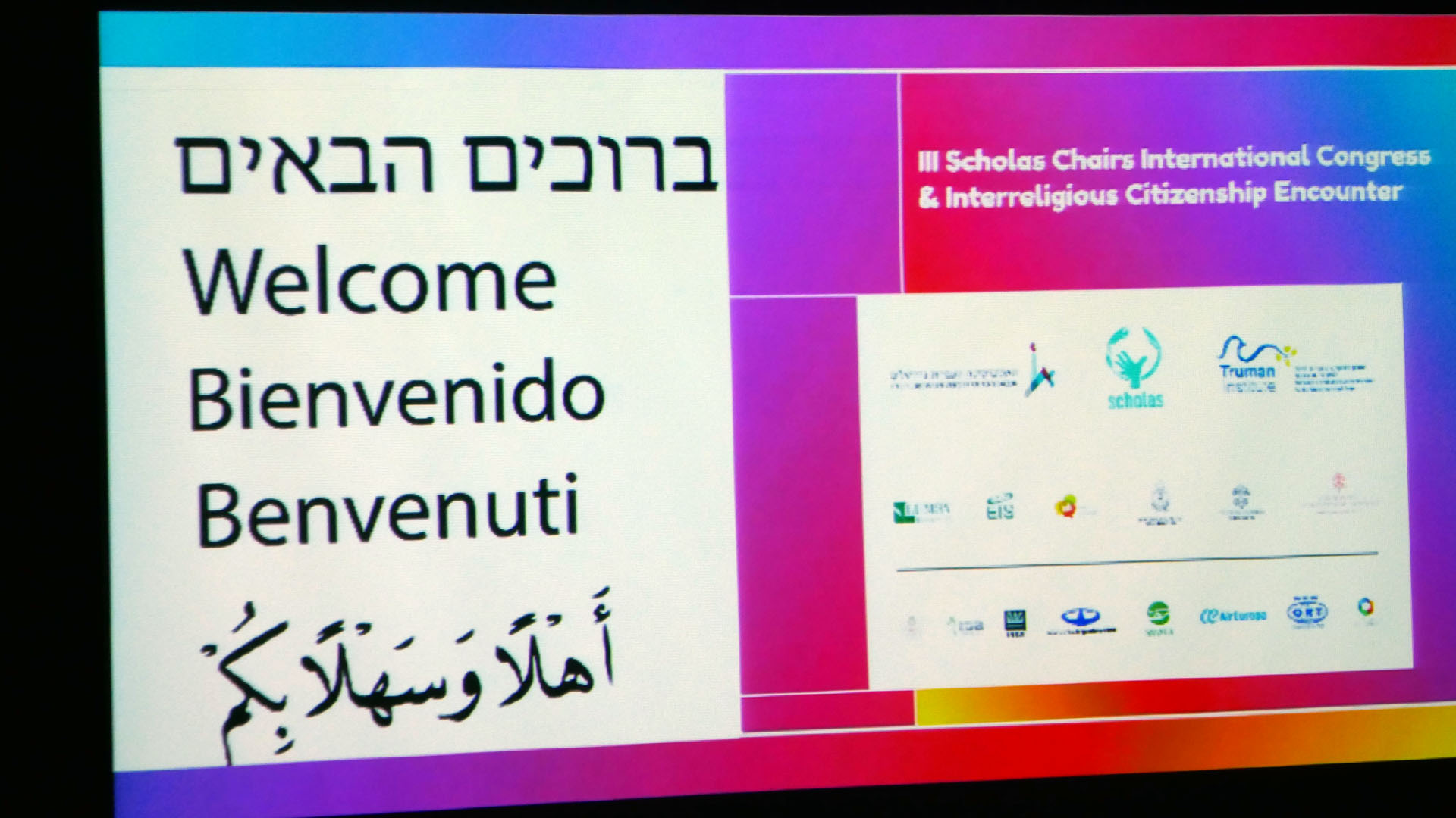 In fünf Sprachen hießen die Veranstalter ihre Gäste in Jerusalem willkommen