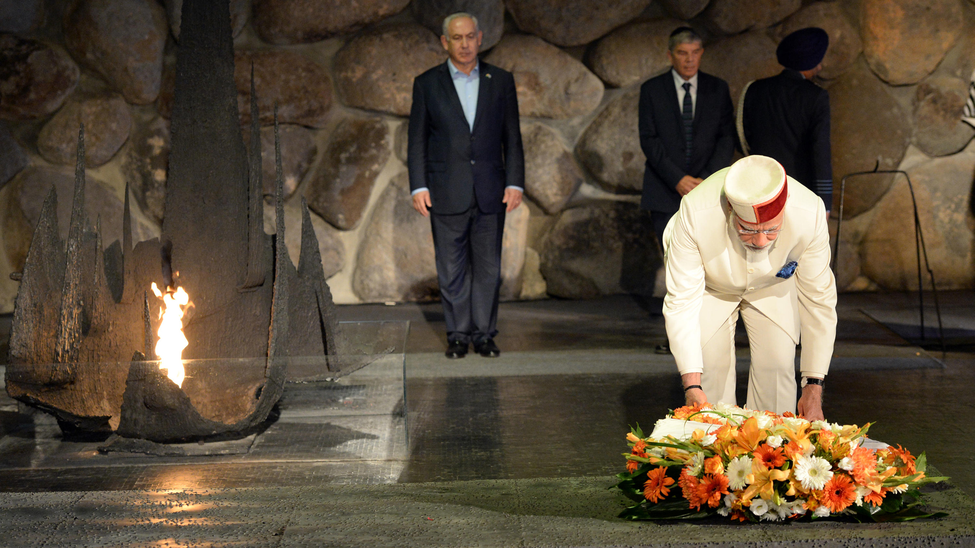 Modi legt einen Kranz in Yad Vashem nieder