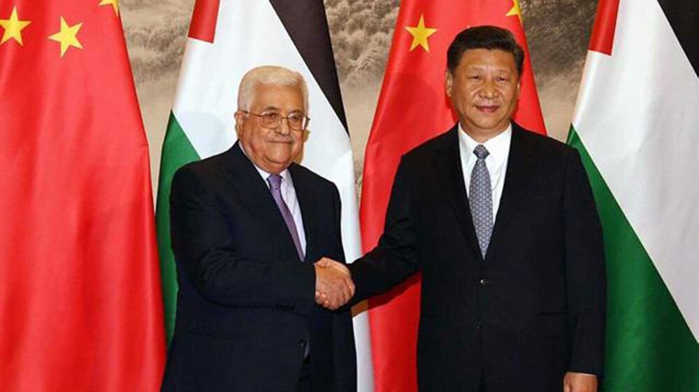 In China besprachen Palästinenserpräsident Abbas und Chinas Präsident Xi (r.) die Möglichkeit neuer Nahost-Friedensverhandlungen
