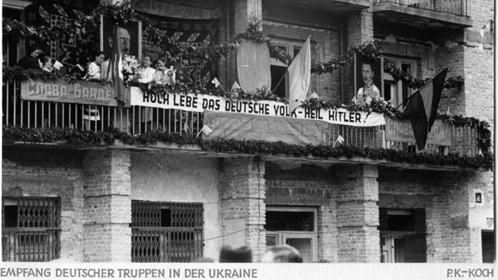 Ukrainische Nationalisten organisierten den begeisterten Empfang der nationalsozialistischen Soldaten