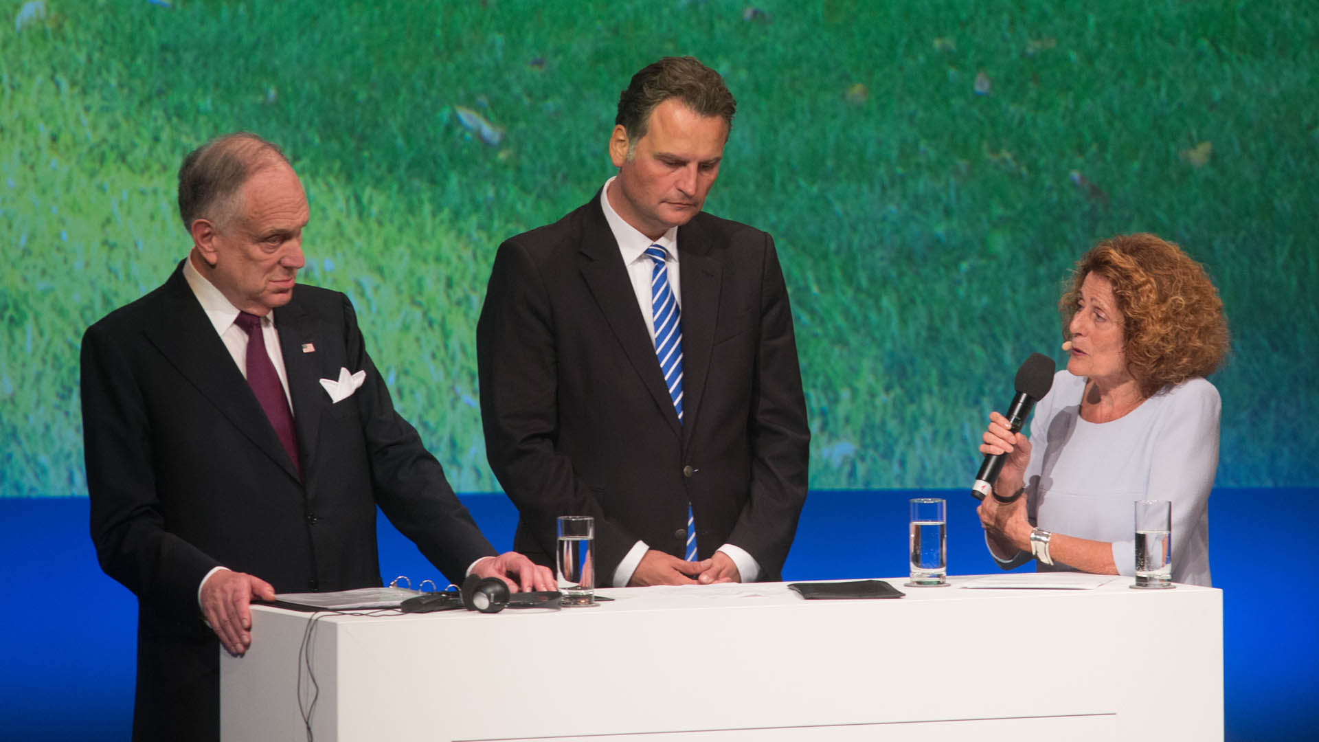 Ließ seine Frage bei der Podiumsdiskussion links liegen: Der Präsident des Jüdischen Weltkongresses Lauder (l.)