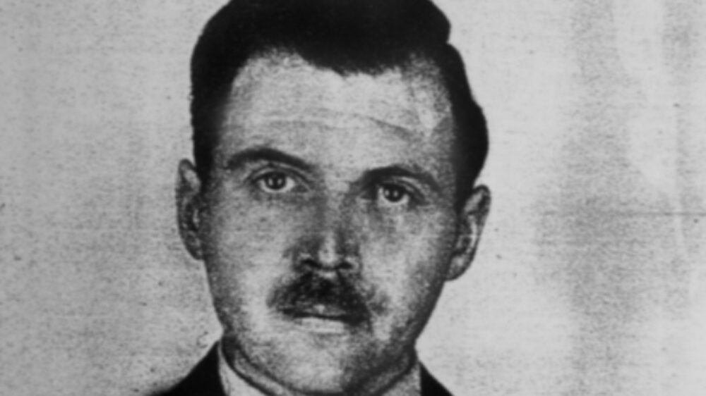 Josef Mengele auf einem Ausweisdokument im Jahr 1956 in Buenos Aires