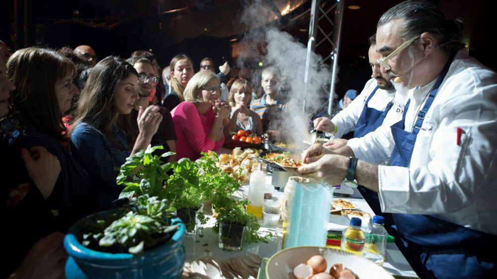 Chefkoch Schaul Ben Aderet und seine Mitarbeiter stellten Israels kulinarische Vielfalt vor