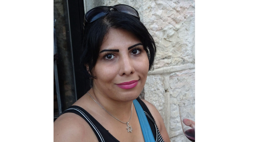 Bei der Pressekonferenz in Jerusalem trug Neda Amin eine Kette mit einem Davidstern-Anhänger