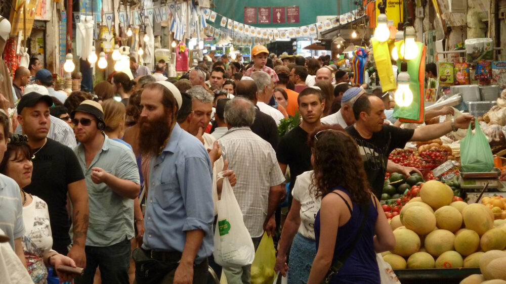 Die israelische Bevölkerung ist in den vergangenen zwölf Monaten um rund 1,8 Prozent gewachsen (Bild: Mahane Jehuda-Markt Jerusalem)