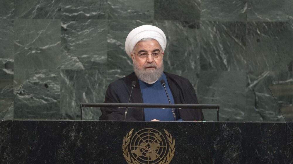 Warnt vor einem Ausstieg aus dem Atomabkommen: der iranische Präsident Rohani