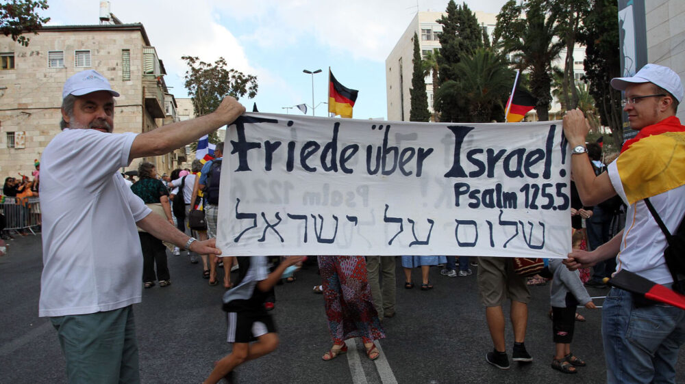 Wenn Christen Israel Liebe und Wertschätzung entgegenbringen, wirkt das segensreich auf Israel (Bild: Deutsche beim jährlichen Jerusalem-Marsch zum Laubhüttenfest im Jahr 2013)