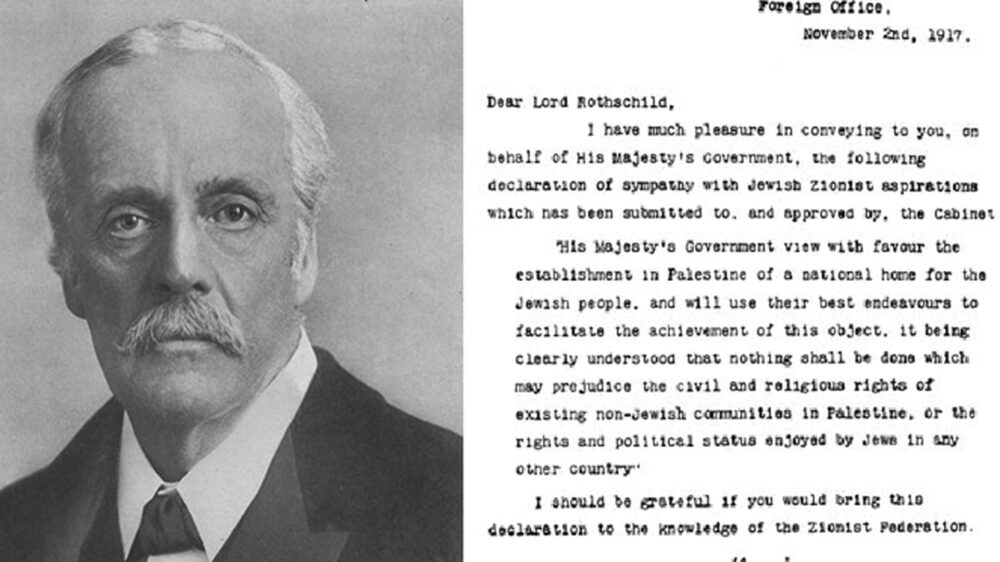 Der damalige britische Außenminister Arthur James Balfour sandte die Deklaration am 2. November 1917 an den Zionisten Lionel Walter Rothschild