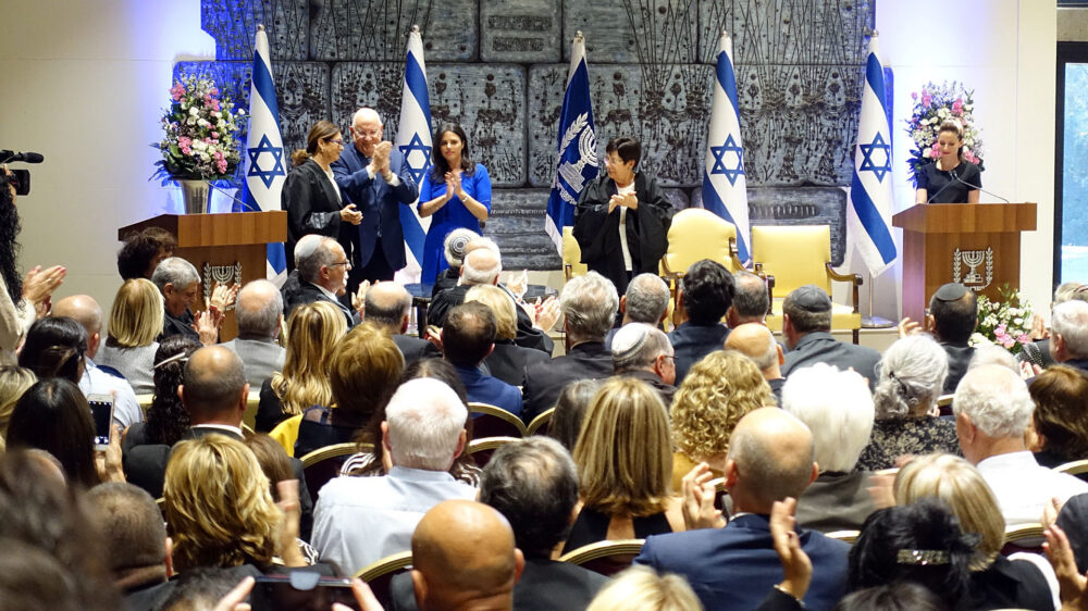 Präsident Reuven Rivlin und Justizministerin Ajelet Shaked vereidigen die neue Präsidentin des Obersten Gerichtshofes