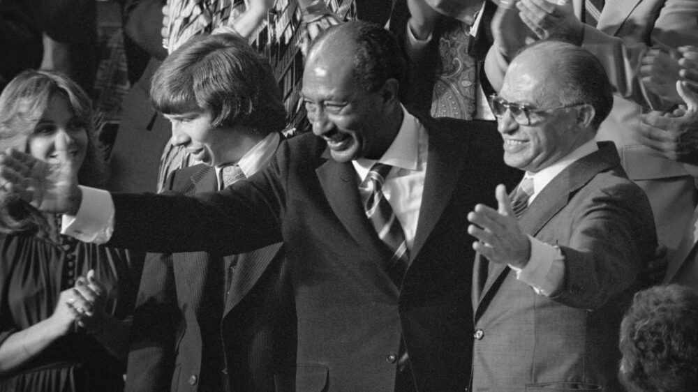 Ägyptens Präsident Sadat (l.) und Israels Premier Begin bei einer gemeinsamen Pressekonferenz 1978 in Washington