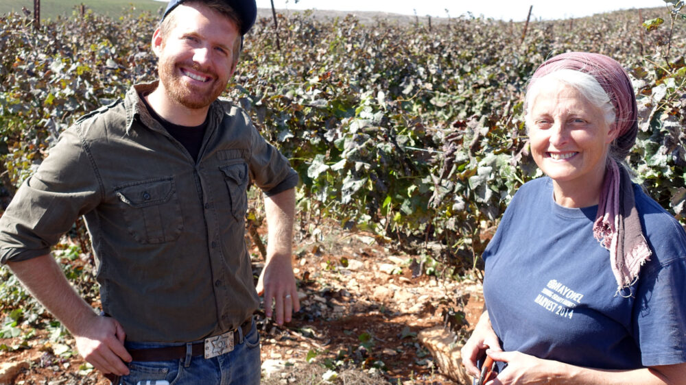Caleb Waller und seine Mutter Sherri sind trotz der vielen Aufgaben regelmäßig mit auf den Weinfeldern