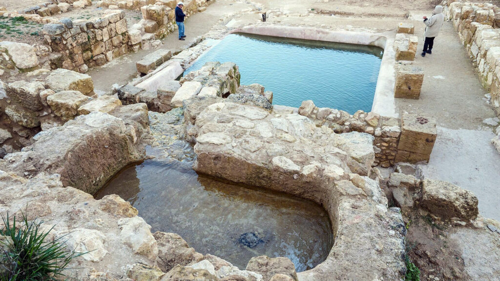 Die Wasserbecken sind etwa 1.500 Jahre alt