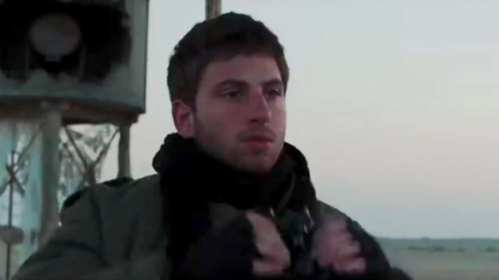 Der Schauspieler Jonaton Schiray spielt den Soldaten Jonathan (Screenshot)