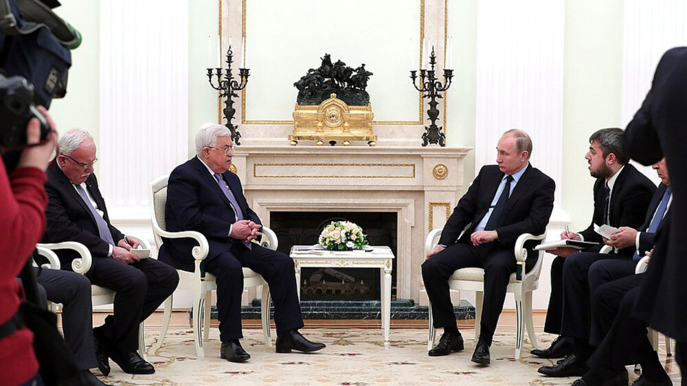 Abbas sucht Hilfe beim russischen Präsidenten Putin (r.)