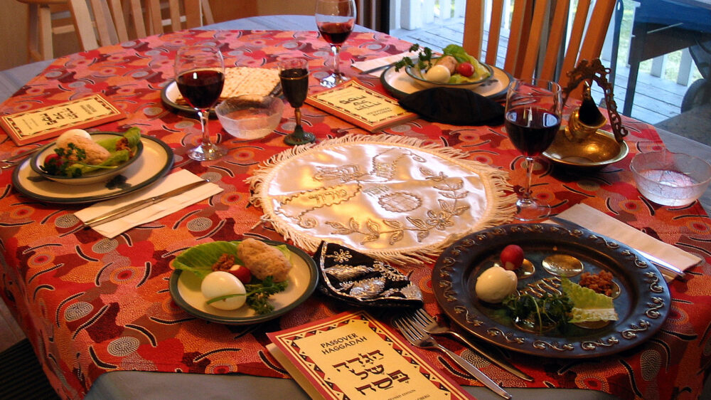 Symbolische Speisen und der Ablauf nach der Haggada kennzeichnen den Sederabend