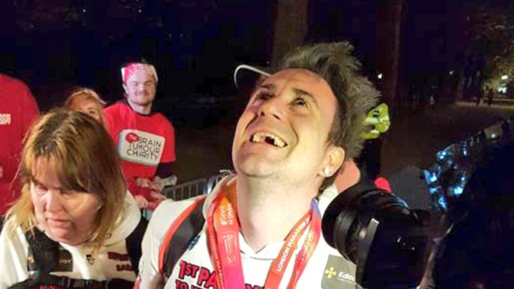 Am Ziel: Simon Kindleysides hat den Londoner Marathon trotz Gehbehinderung bewältigt