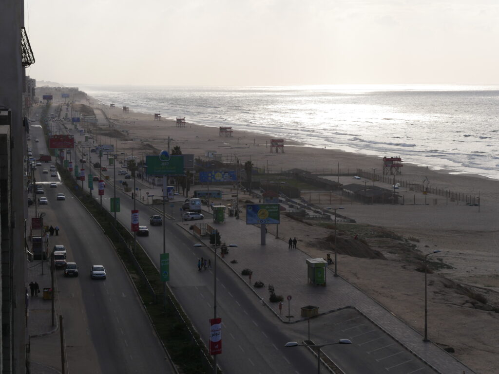 Der Strand des Küstenstreifens: Die neue Barriere entsteht an der nördlichen Grenze des Gazastreifens auf einem Wellenbrecher zwischen dem Sikim- und dem Gaza-Strand
