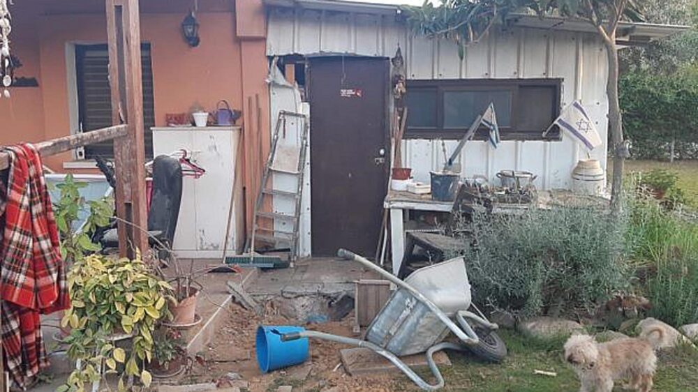 Ein Rakete aus dem Gazastreifen schlug direkt neben einem Wohnhaus in Israel ein