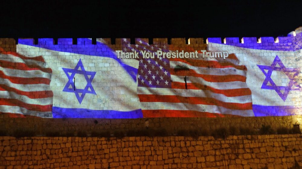 Anlässlich der Eröffnung der US-Botschaft in Jerusalem am 14. Mai wurden auf die historische Stadtmauer die Flaggen Israels und der USA projiziert