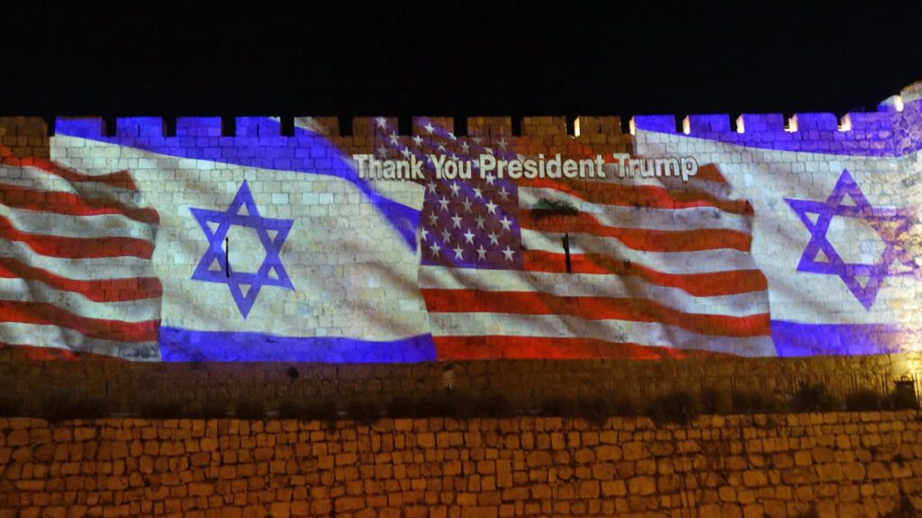Anlässlich der Eröffnung der US-Botschaft in Jerusalem am 14. Mai wurden auf die historische Stadtmauer die Flaggen Israels und der USA projiziert