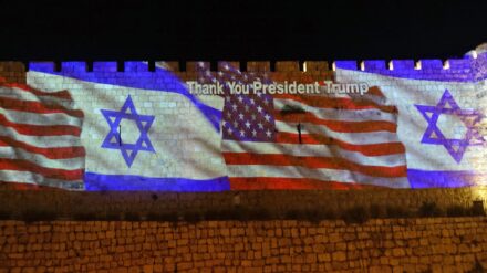 Anlässlich der Eröffnung der US-Botschaft in Jerusalem am 14. Mai wurden auf die historische Stadtmauer die Flaggen Israels und der USA projiziert