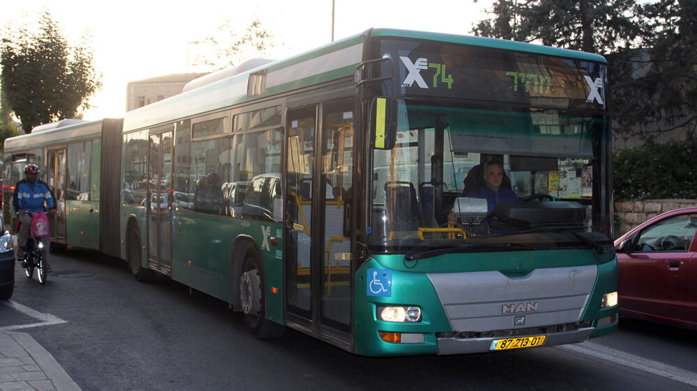 Die beiden Politiker sähen gerne mehr Busse auf den israelischen Straßen