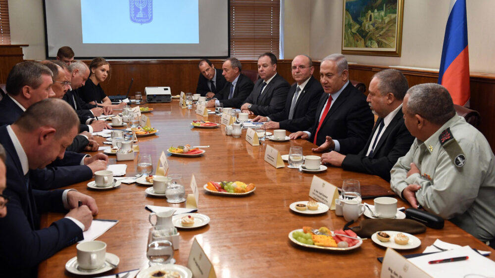 Sicherheitsgepräche in Jerusalem: die russische Delegation an einem Tisch mit der israelischen Regierung