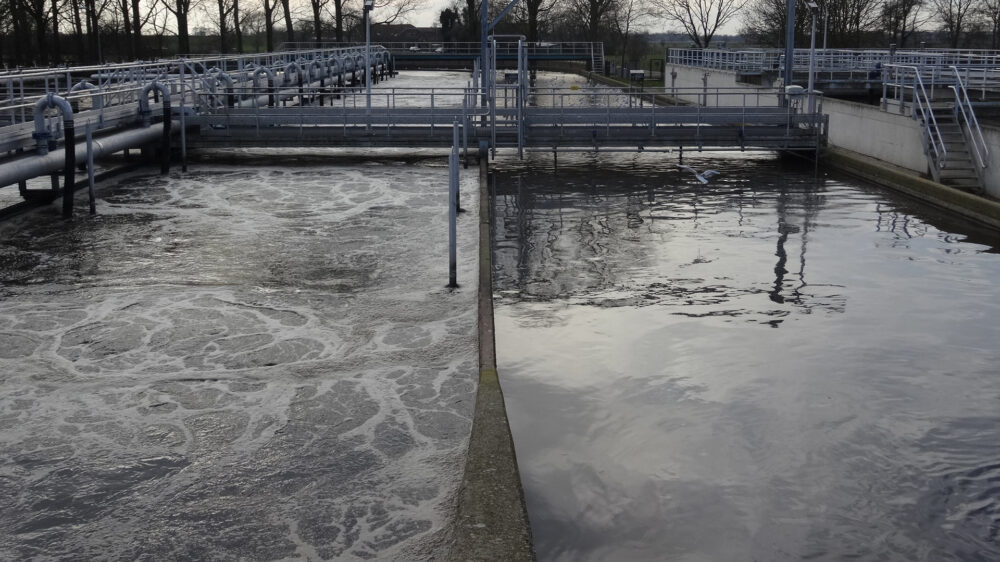 Ein Klärwerk ist unerlässlich bei der Wiederaufbereitung von verschmutztem Wasser (Symbolbild)