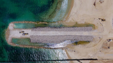 Neue Bilder vom Verteidigungsministerium zeigen die Baufortschritte an der Seesperre zu Gaza