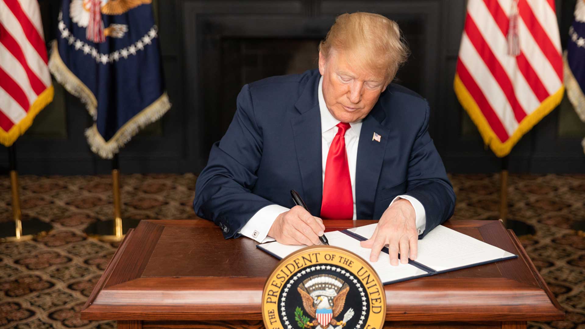 US-Präsident Trump unterzeichnet die Anweisung für Sanktionen gegen den Iran