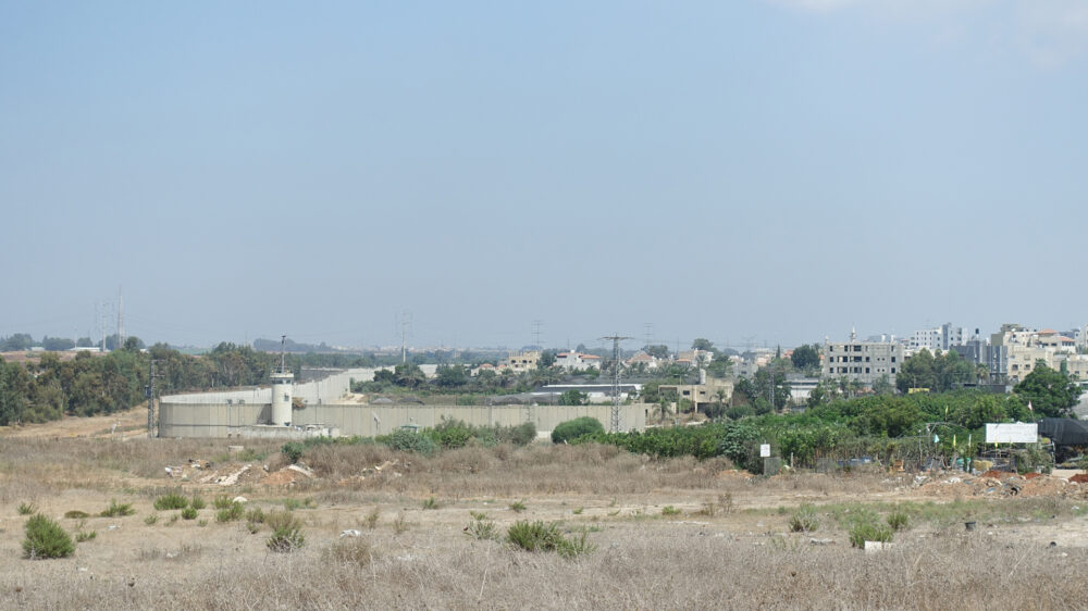 Bei Kalkilja: Ein Großteil der israelischen Sperranlage besteht nicht aus Mauer, sondern Sicherheitszaun
