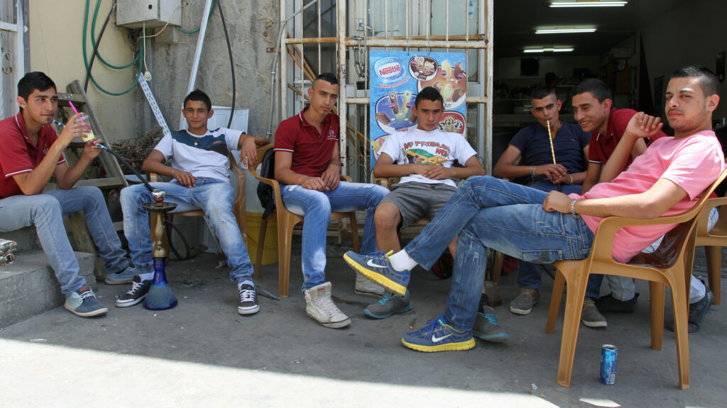 Unter den 15- bis 29-Jährigen gibt es mit 0,6 Prozent die wenigsten Analphabeten bei den Palästinensern