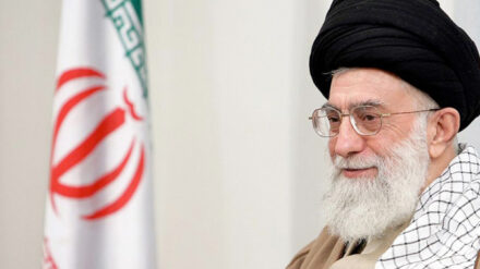 Ajatollah Ali Chamenei sieht für den Anschlag in Ahwas eine „Konspiration durch US-gestützte Regimes in der Region“ in der Verantwortung
