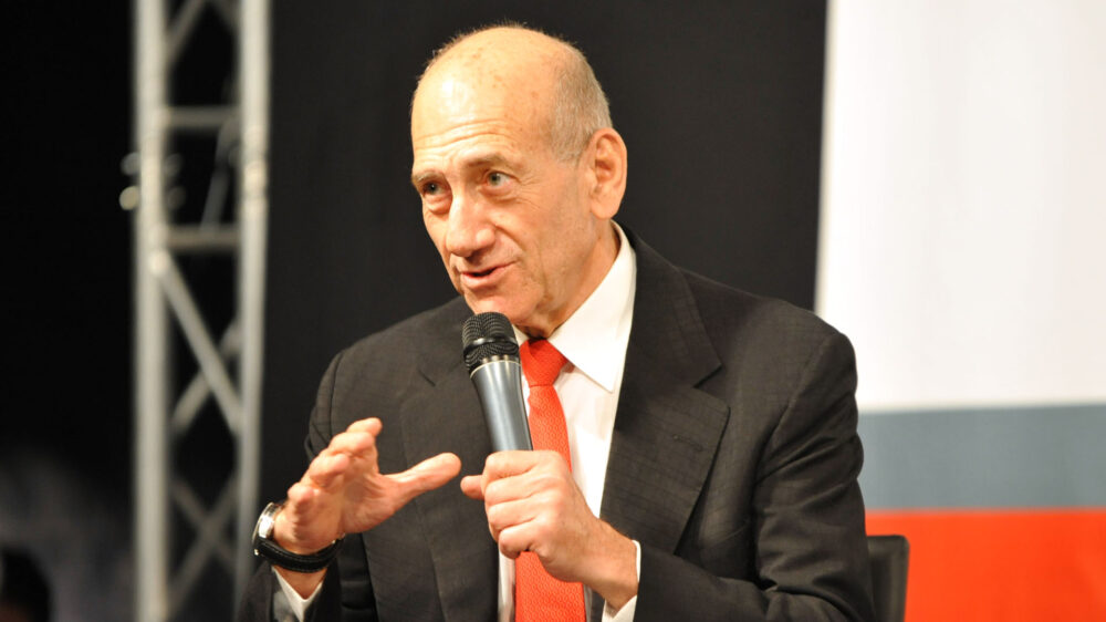 Steht nach seinem Treffen mit Abbas in der Kritik: Ehud Olmert (Archivbild)