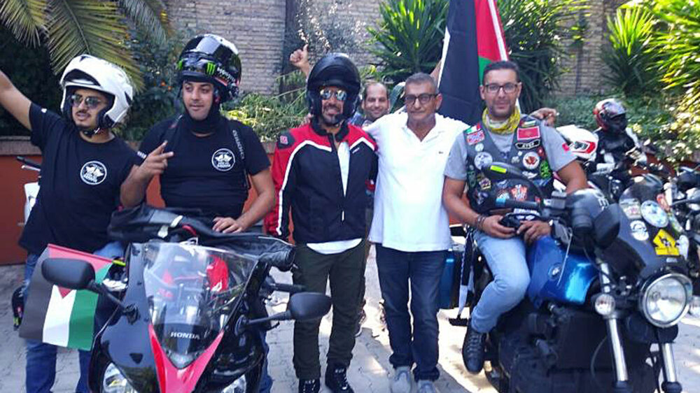 Die Motorradfahrer bekundeten ihre Solidarität mit den Palästinensern